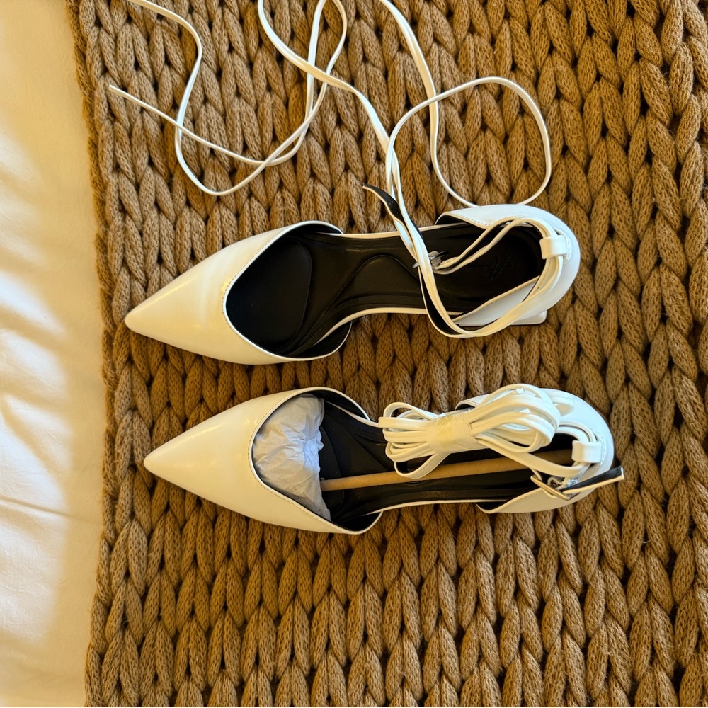 ✨NWT White Ankle Tie Strap Block Heel Pointed Toe Classic Chic Coquette Neutral - Picture 8 of 9
